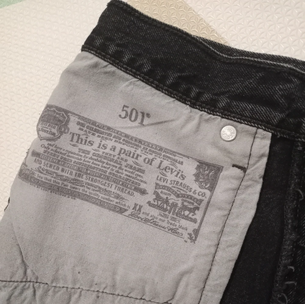 LEVI JEAN SHORT SIZE Unknown - Picture 10 of 16
